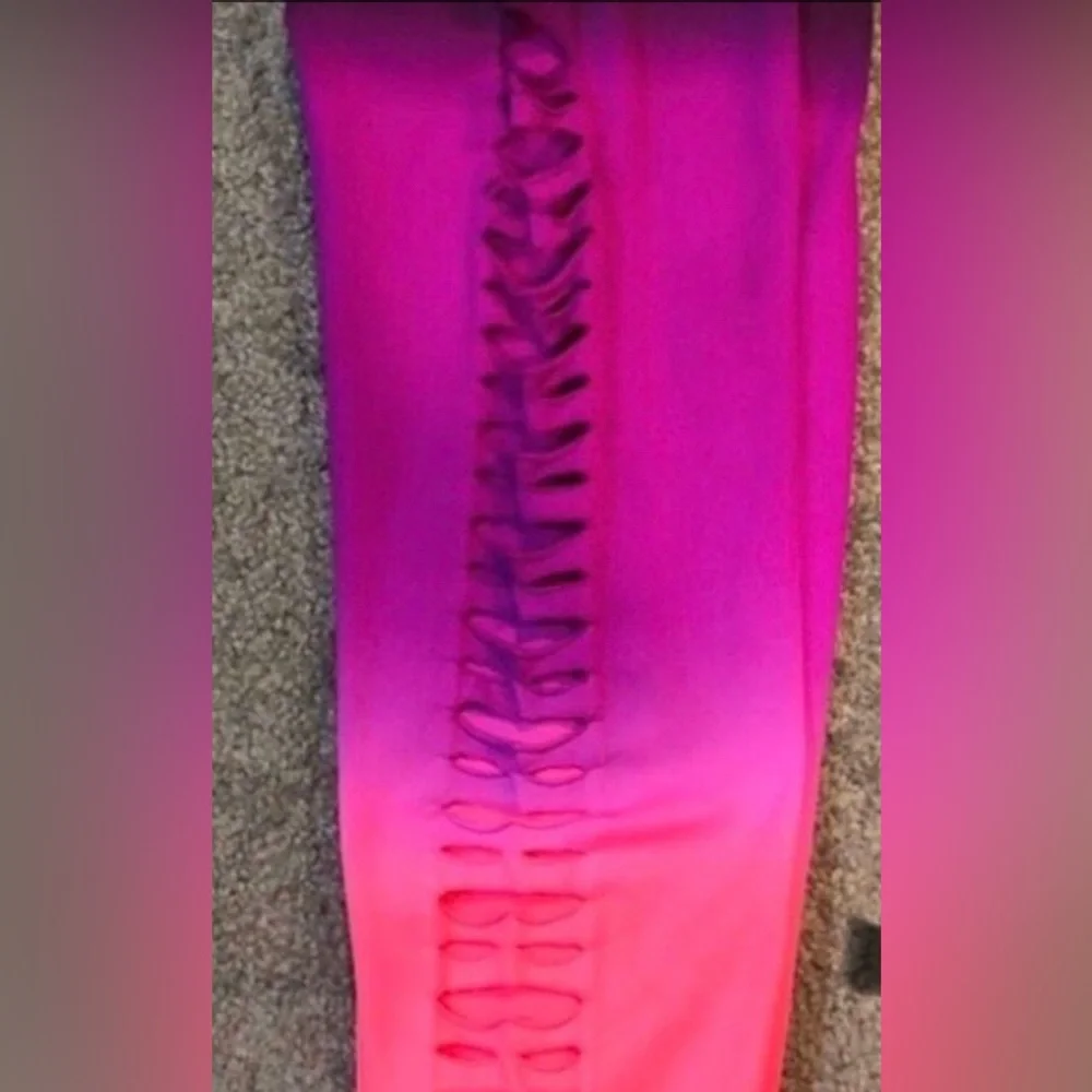 VSpink rare htf side cut leggings size medium price firm last price❌ - Picture 5 of 9